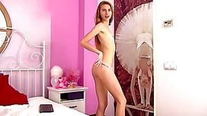 Alisonn Gee camgirl having a real live orgasm on cam with sex roleplays and foot sex